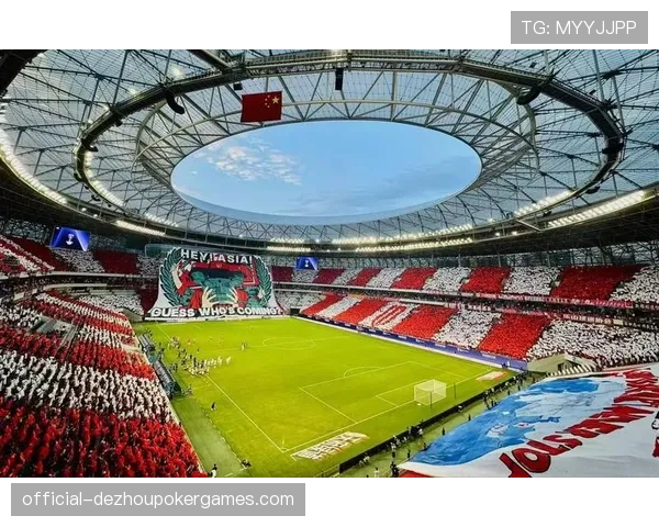 诺坎普南看台巨型TIFO致敬已故名宿克鲁伊夫 诺坎普南看台巨型TIFO致敬已故名宿克鲁伊夫