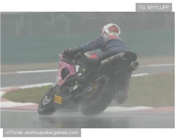 雨中激战90分钟,昂热与梅斯为保级拼尽全力各取一分 雨中激战90分钟,昂热与梅斯为保级拼尽全力各取一分